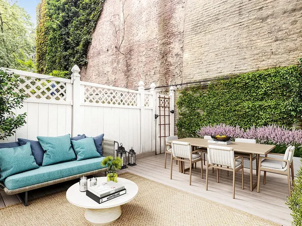 208 E 84th St APT 1A, New York, NY 10028