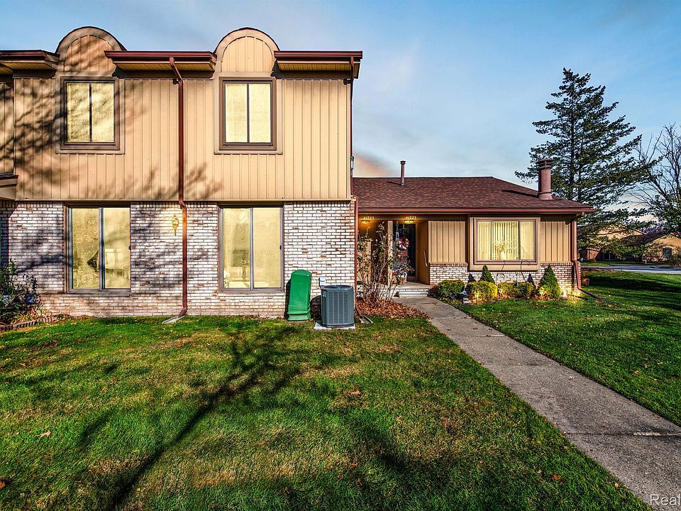 1st image of 41725 Bedford Dr