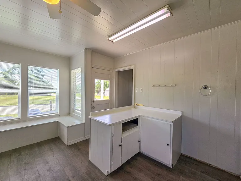 635 W Franklin St — Photo 9
