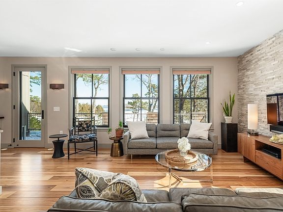 4th image of 15 Lufkin Point Rd