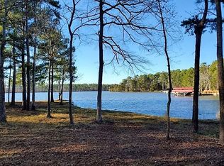 2070 Clearwater Dr, White Plains, GA 30678