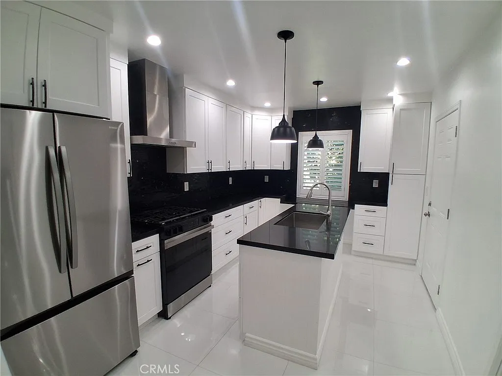 2 bed, 1300 sqft, $2,949 — Photo 4
