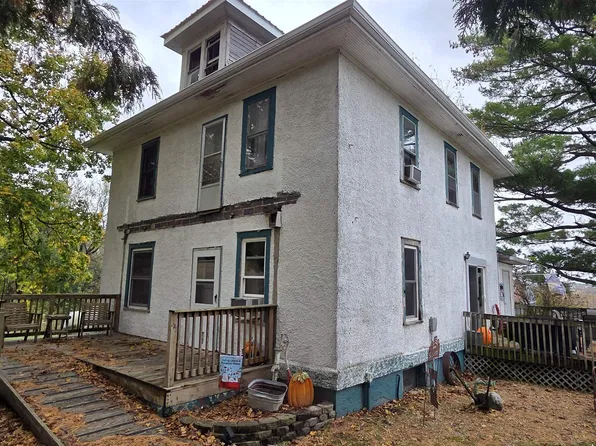 19837 Fort Rd, Strawberry Point, IA 52076