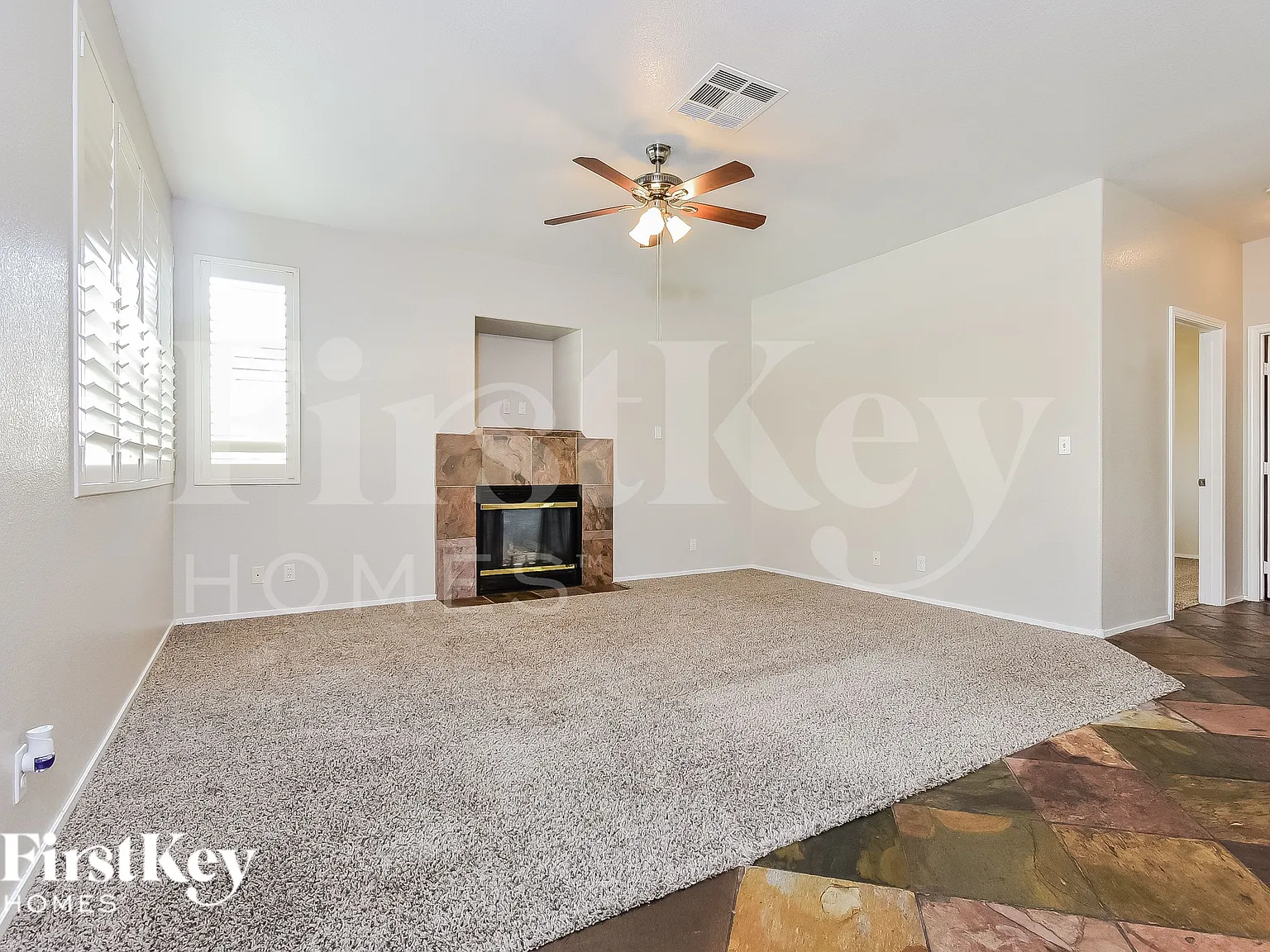 5 bed, 2.0 bath, 2322 sqft, $2,975 — Photo 3