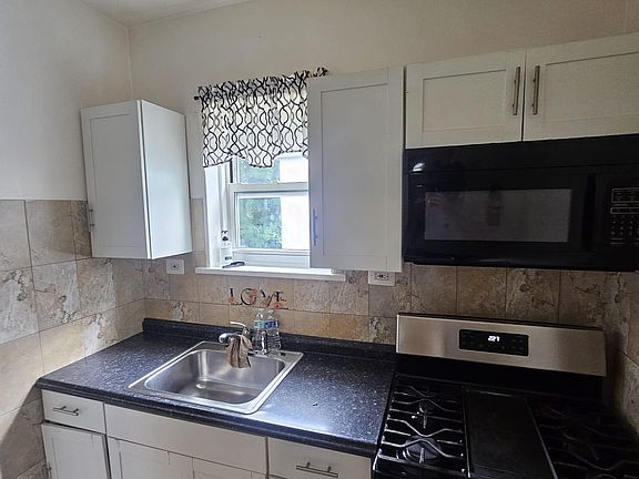 4th image of 136 Dubois St APT 3