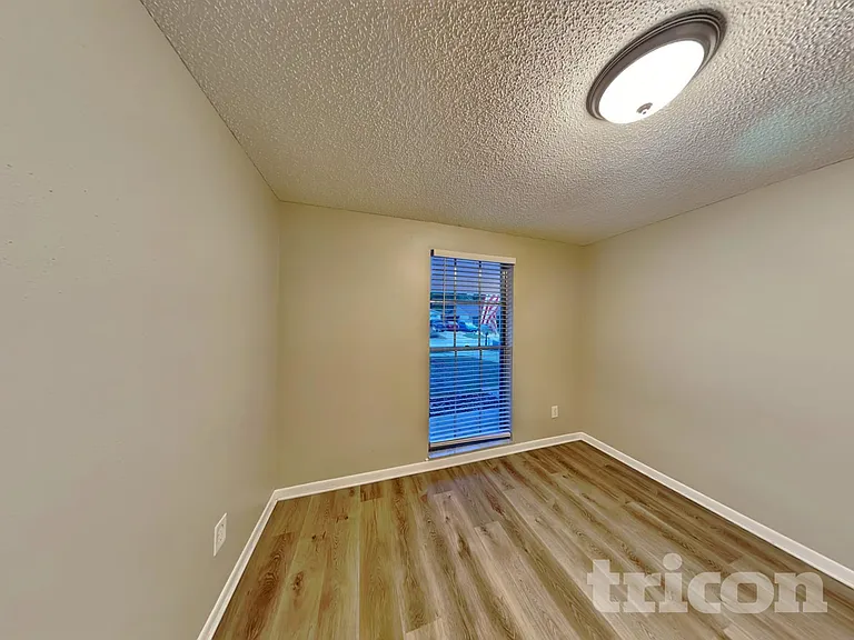 16013 Woodpine Dr — Photo 12