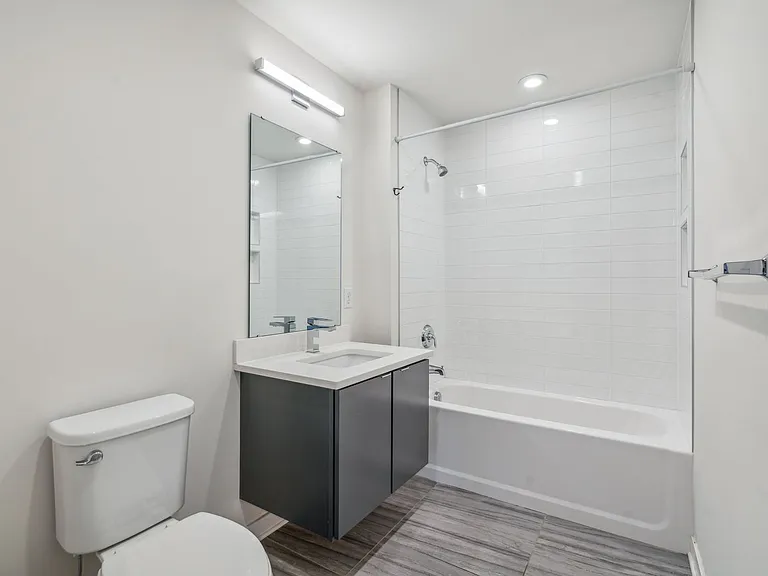 Graduate Pointe — Photo 247