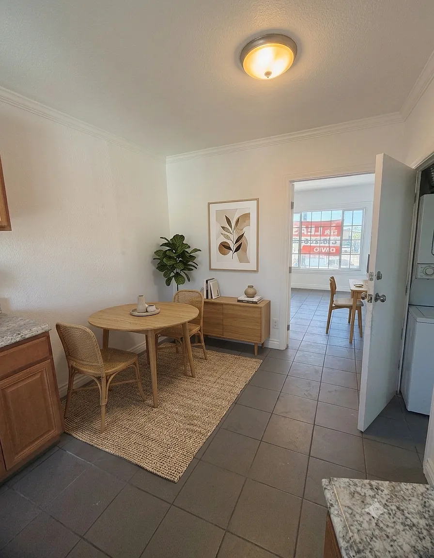 841 W. Florence Ave - Spacious 2BR/1BA Apartment in South Los Angeles | Small Pets Welcome | Prim... — Photo 2