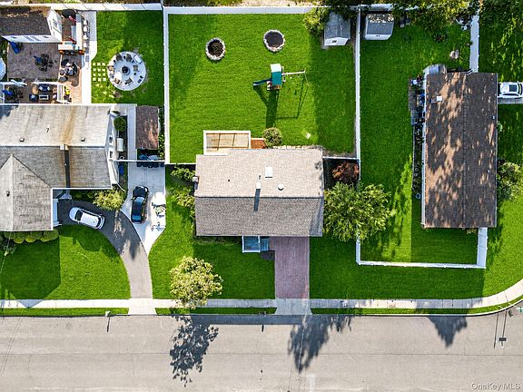 3rd image of 10 Coronado Road