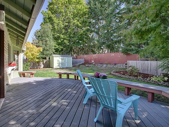 no neighbors over back fence