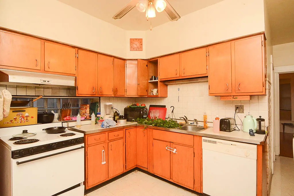 Choice 2 Bed, 1 Bath at Damen + Grace (North Center) — Photo 3