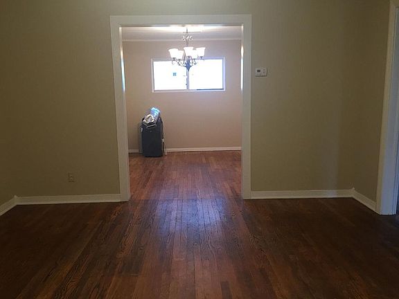 4th image of 410 N Barnett Ave