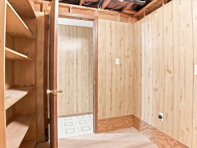 102 Linwood Ct — Photo 39