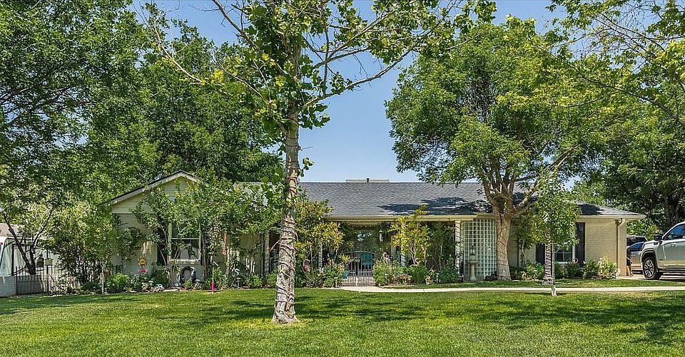 GREAT curb appeal!!!