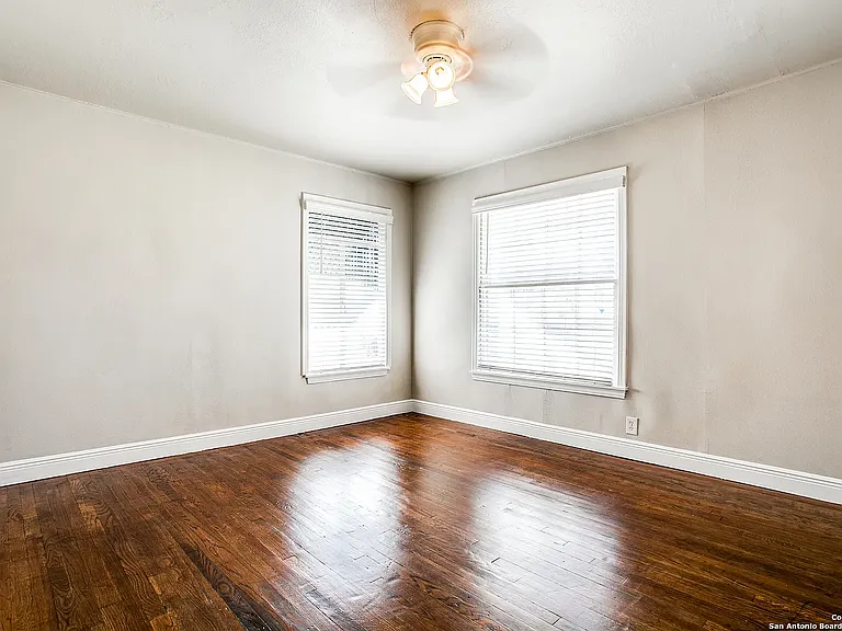 349 Laurelwood Dr — Photo 11