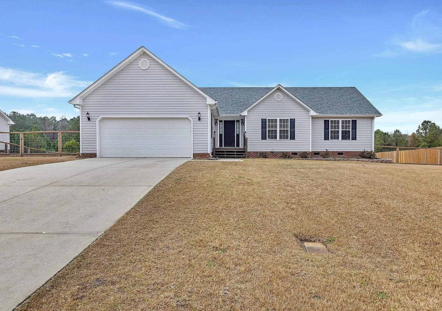 Modern Farmhouse Style with LARGE fenced yard — Photo 1