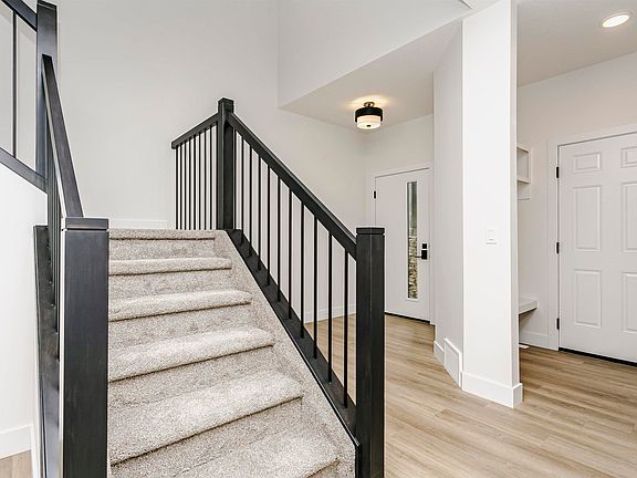 3rd image of 6210 Dansereau Cres
