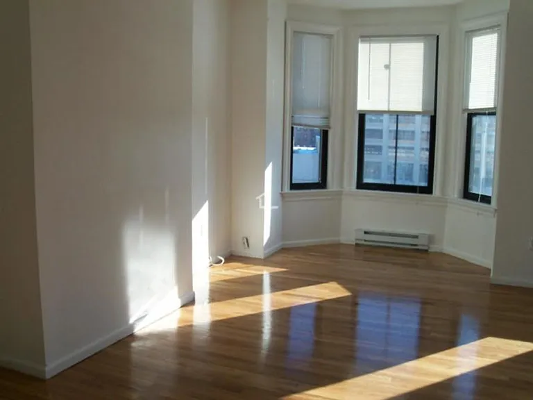21 Cortes St #10 — Photo 8
