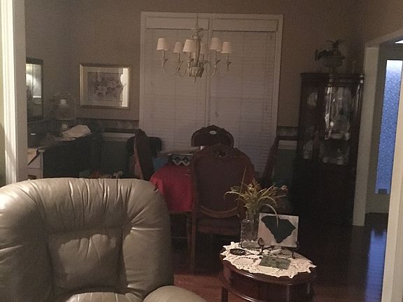 living rm at dining rm