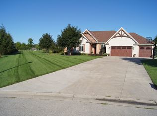 5536 W Serenity Ct, Appleton, WI 54914