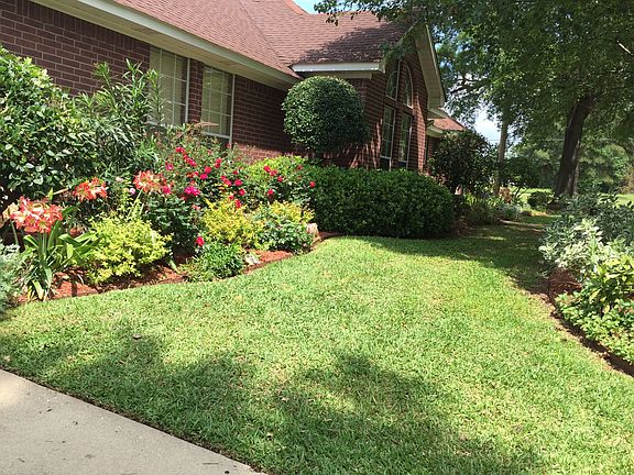 3rd image of 3402 Woodridge Dr