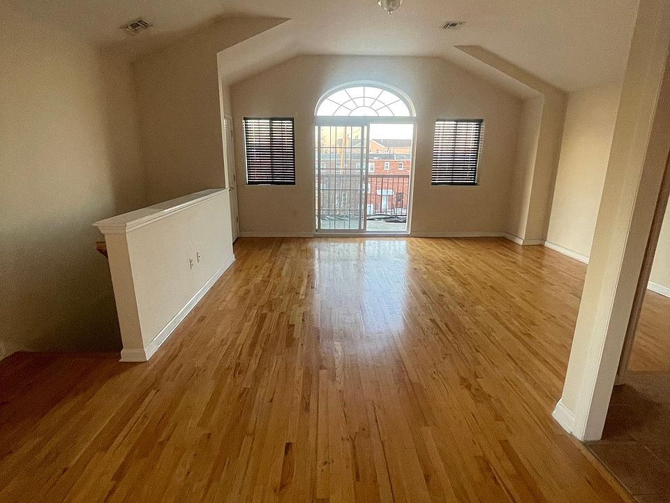 1st image of 2612 Harding Ave Floor 3