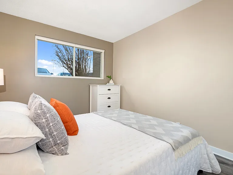 35 Woodridge Cres — Photo 37