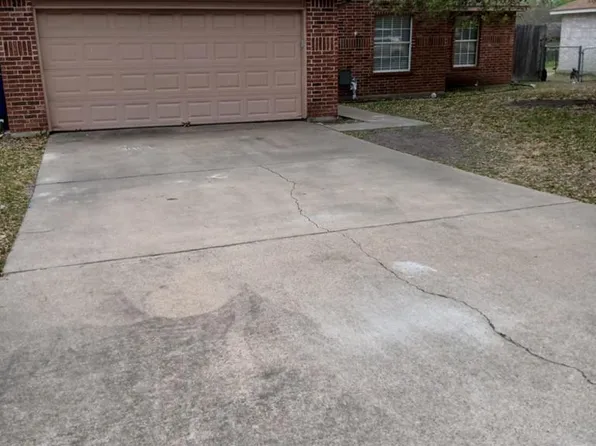 1202 E Hancock, Beeville 78102