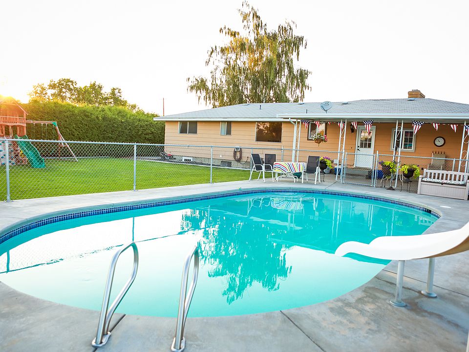 Gunite pool with slide 