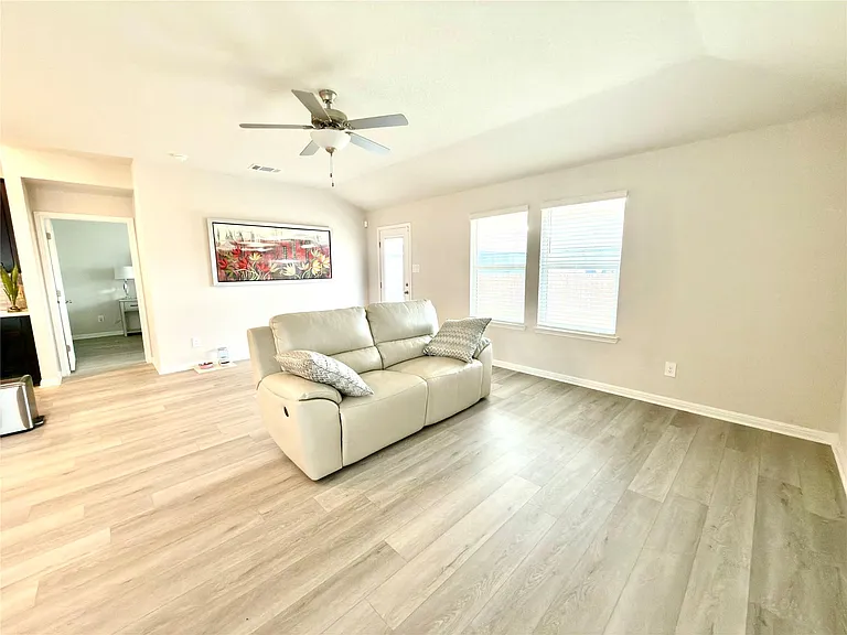 310 Fossil Dr — Photo 12