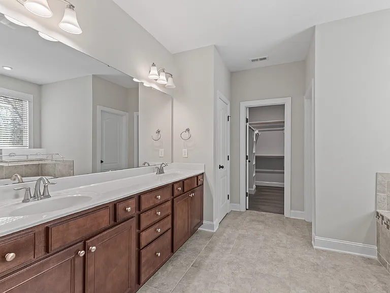 3828 Hickory Manor Dr — Photo 33