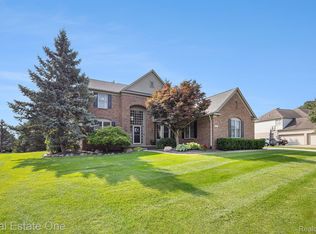 1936 Watson Cir, Rochester, MI 48306