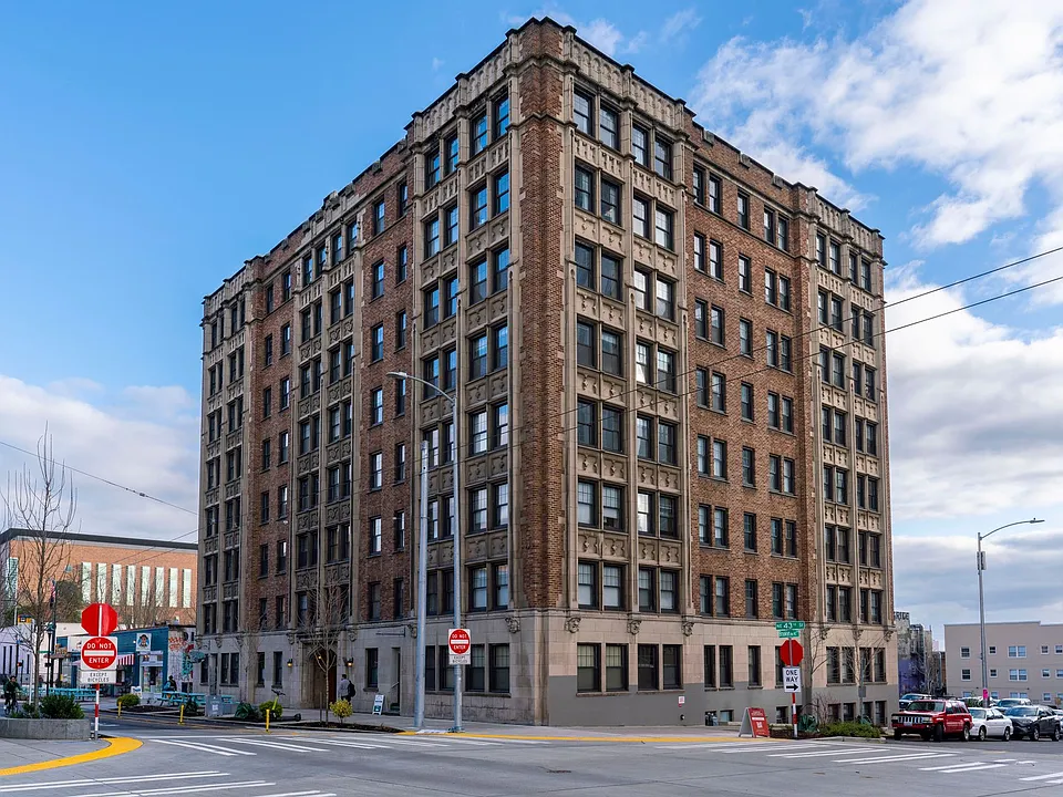 Comfortable Urban Living in a Classic Brick Building Near UW & Light Rail