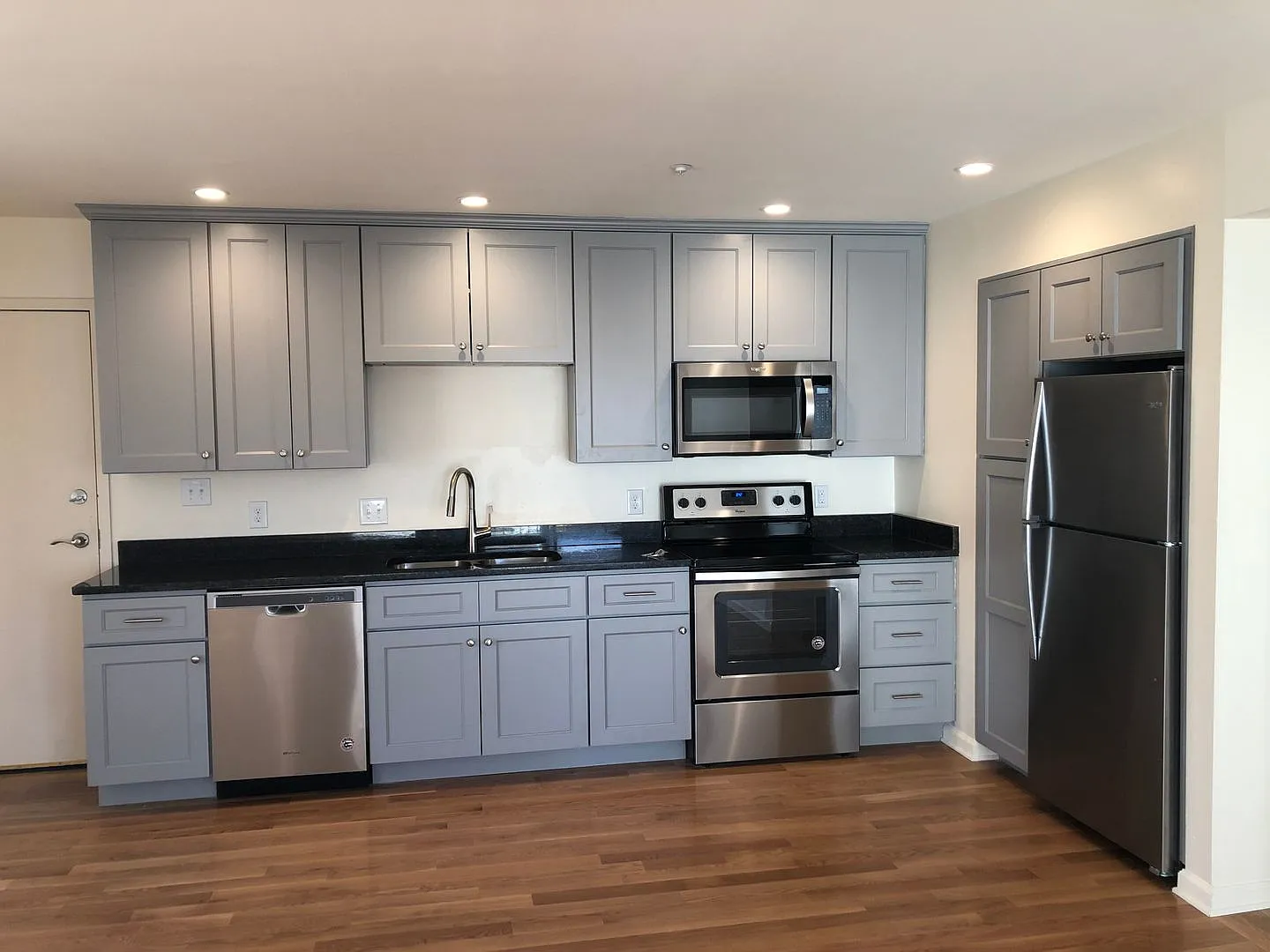 1027 Wertland Street — Photo 3