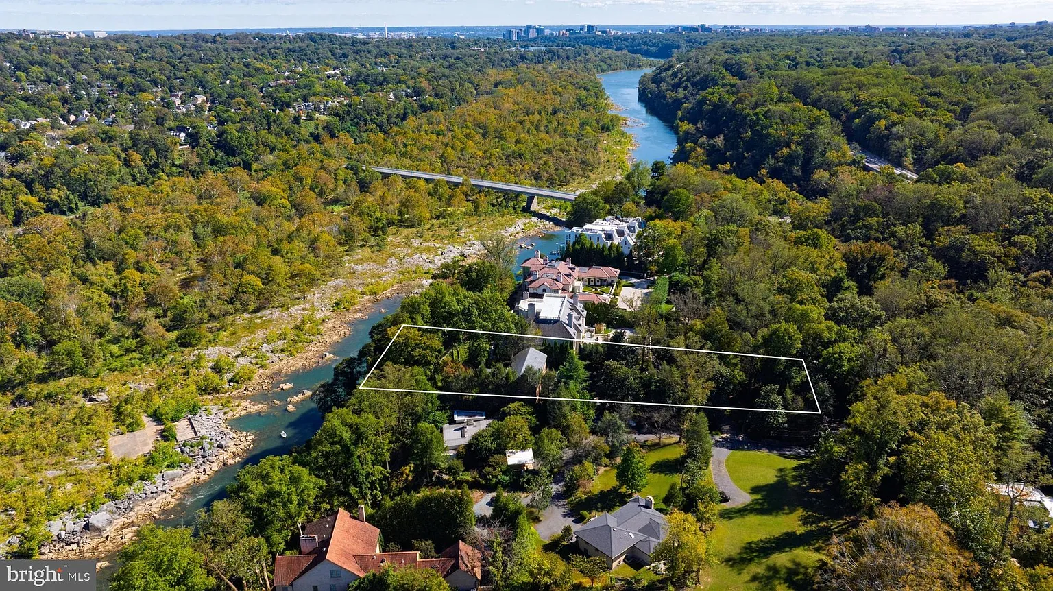 221 Chain Bridge Rd photo 1