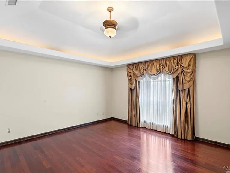 4202 San Efrain — Photo 17