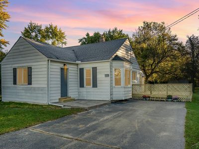 1396 N Genesee Rd, Burton, MI, 48509