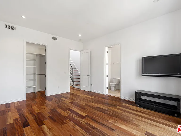 744 N Alfred St #104 — Photo 23