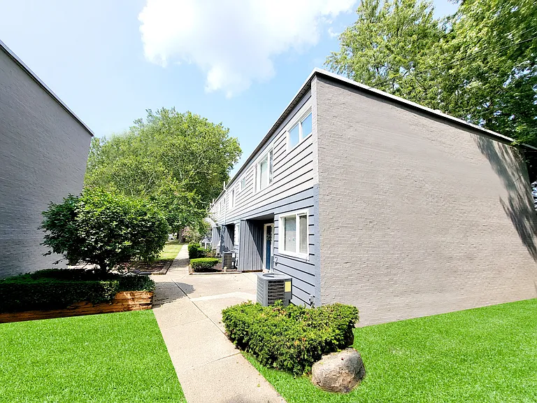 Townhomes at 28th — Photo 4
