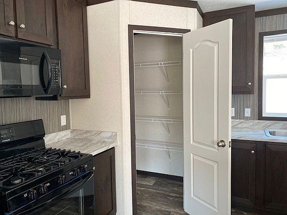4th image of 5075 Presidential Ln #8