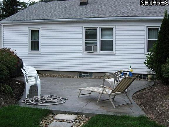 3rd image of 141 Burton St