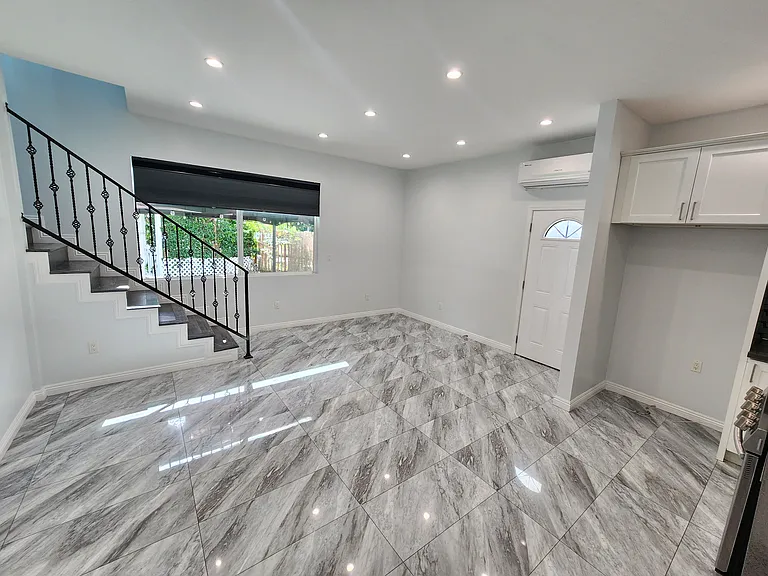 6827 Murietta Ave — Photo 28