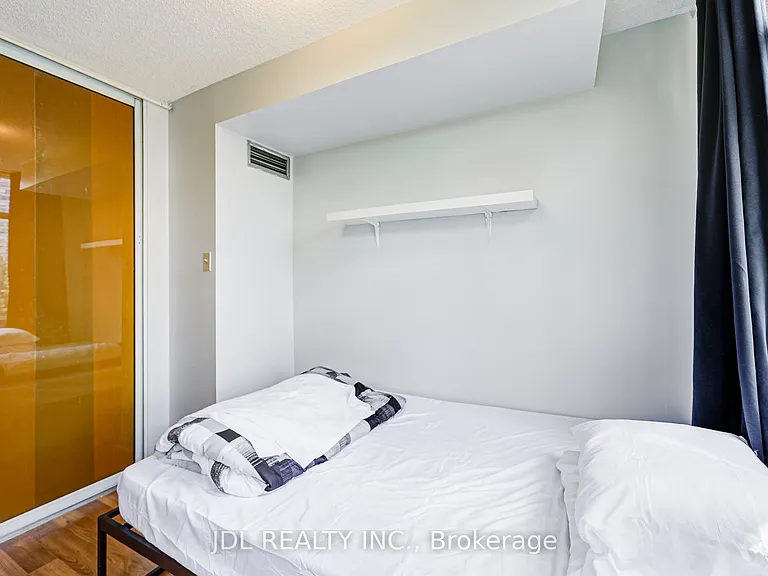 88 Alton Towers Cir #410 — Photo 35