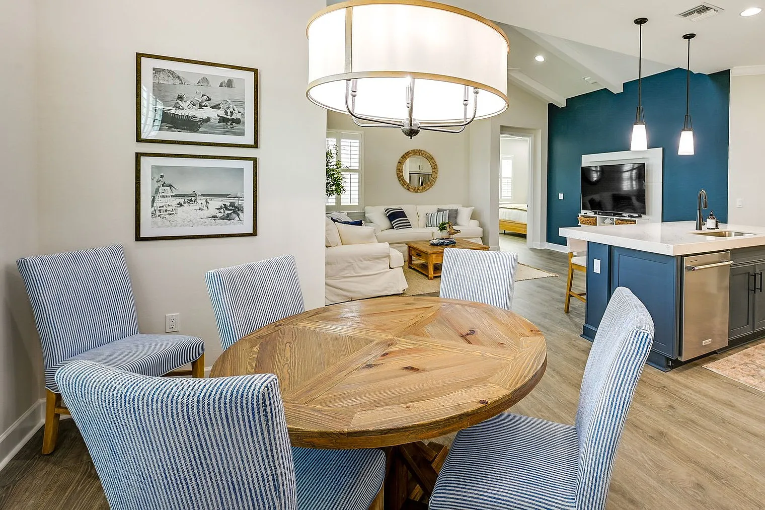 2 bed, 2.0 bath, 1291 sqft, $4,677 — Photo 4