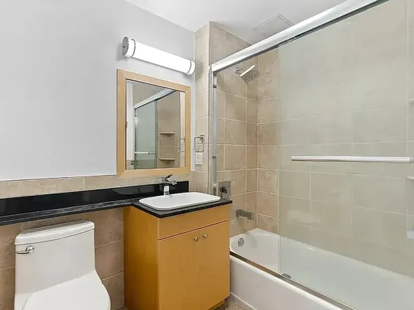 34-46 Vernon Boulevard image 11 of 18