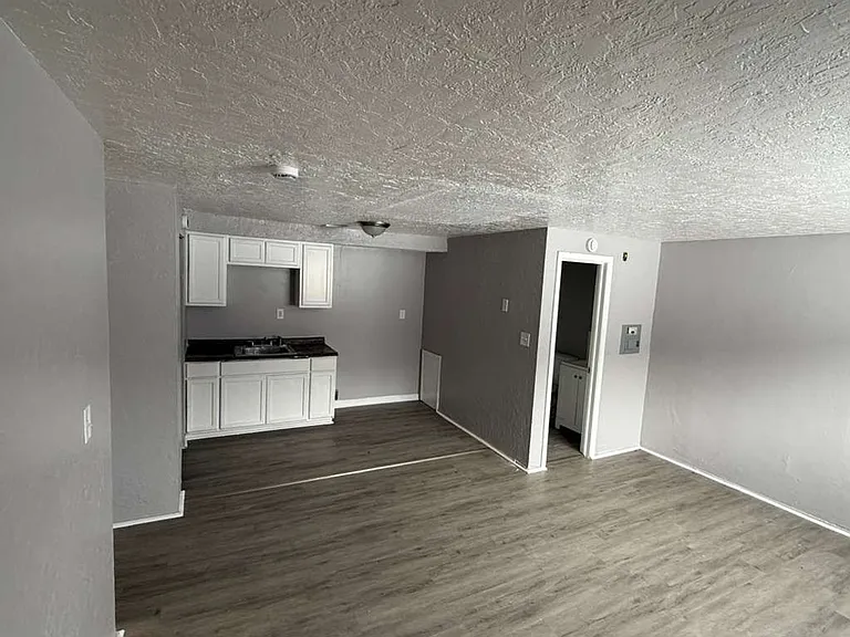 13420 Euclid Ave — Photo 8