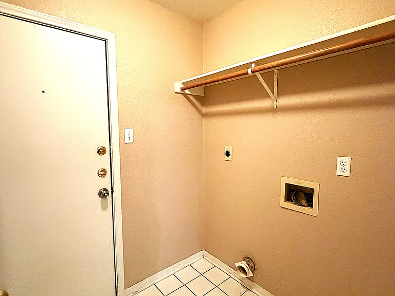 405 Gina Dr — Photo 13