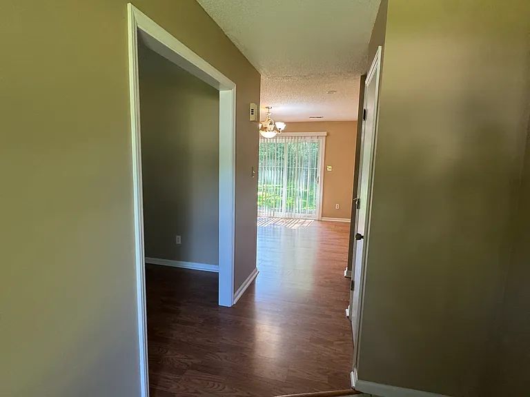 108 Laurel Ct — Photo 2