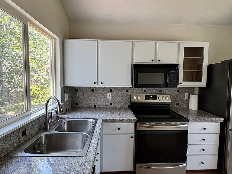 9882 Saybrook St — Photo 6