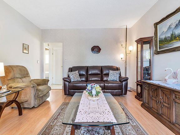 5th image of 2560 Adanac St